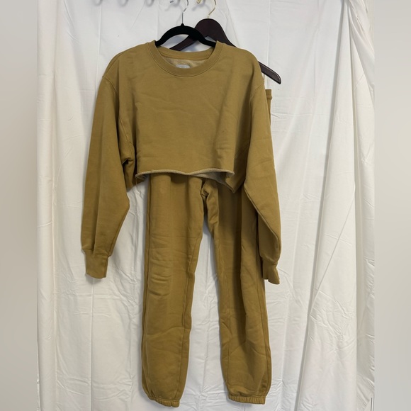 Aritzia Matching Sweatshirt and Sweatpants Set - Picture 1 of 4